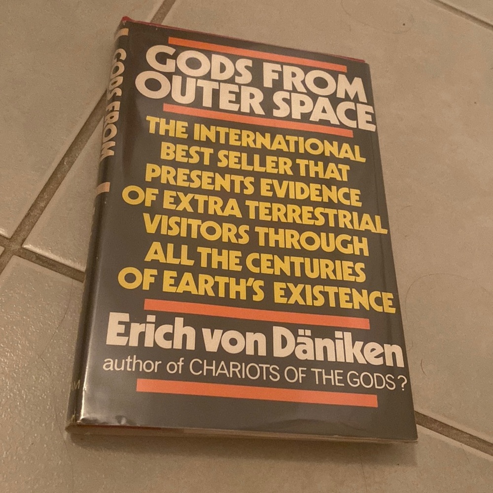 GODS FROM OUTER SPACE BOOK BY ERICH VON DANIKEN HARD COVER